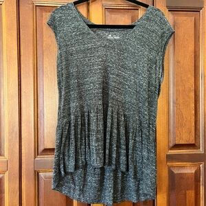 Susina Women's Gray Cap Sleeve Top